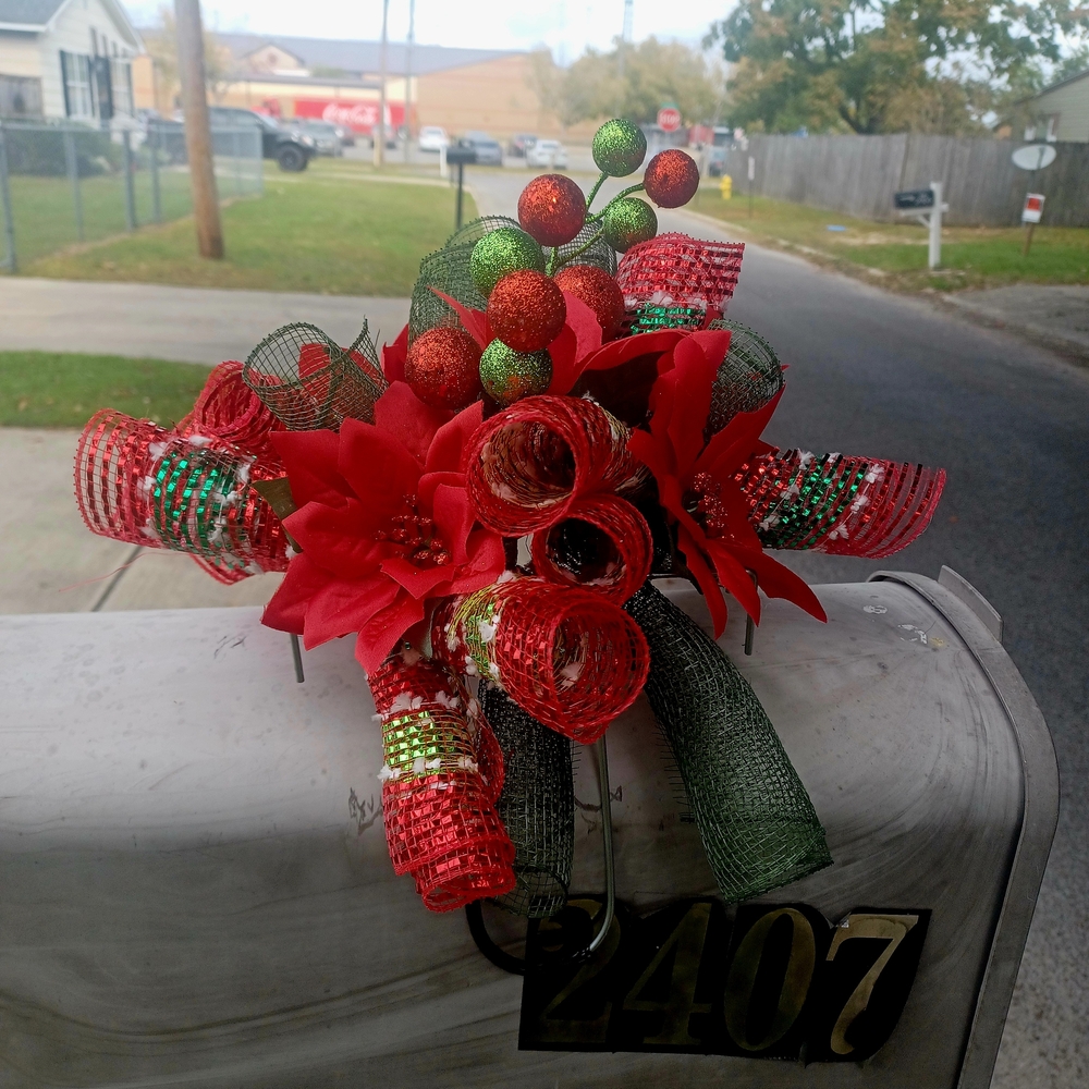 Holiday Mailbox Swag
